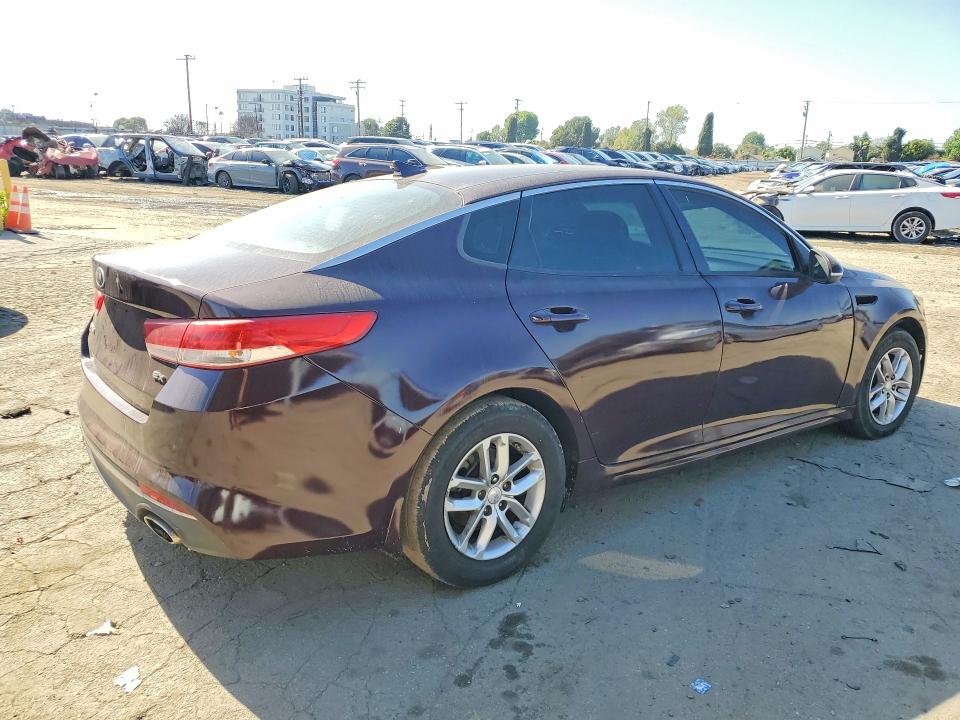 Photo 3 from auction – 2017 KIA OPTIMA EX with VIN 5XXGU4L34HG137257
