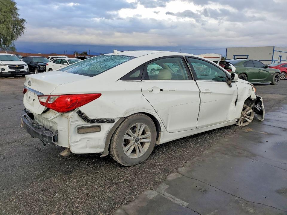 Photo 3 from auction – 2013 HYUNDAI SONATA with VIN 5NPEB4AC5DH735002