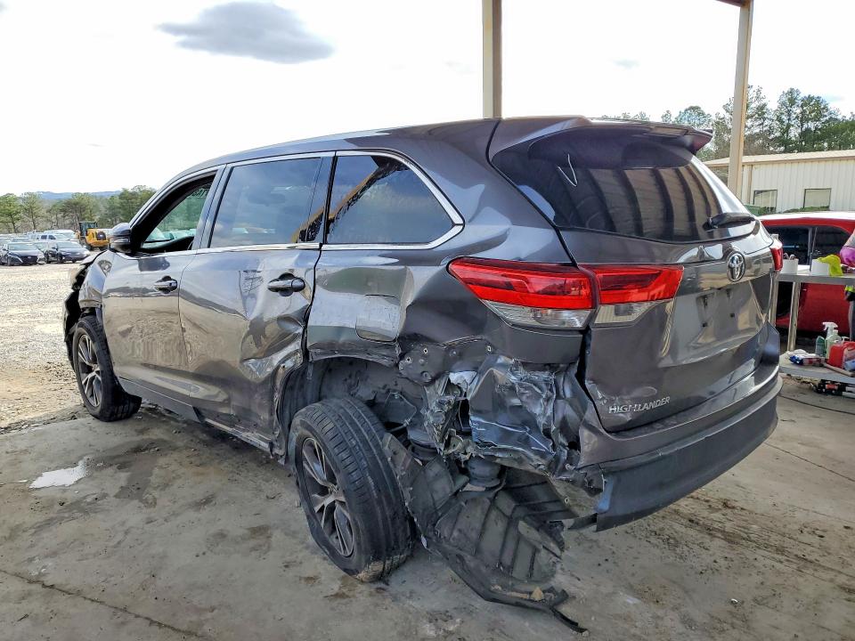 Photo 2 from auction – 2017 TOYOTA HIGHLANDER with VIN 5TDZARFH3HS031077