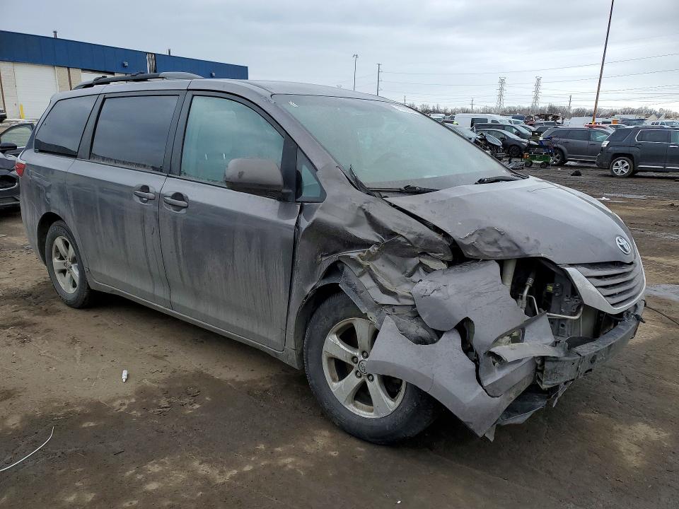Photo 4 from auction – 2016 TOYOTA SIENNA with VIN 5TDKK3DC8GS696977
