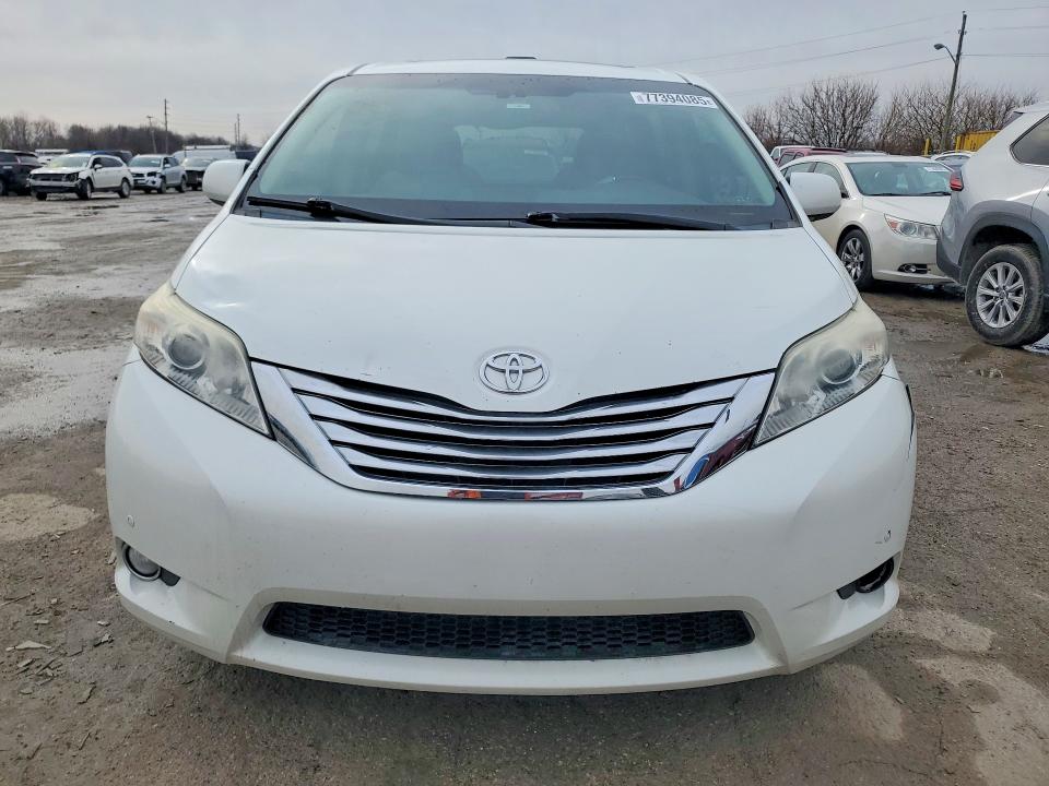 Photo 5 from auction – 2011 TOYOTA SIENNA XLE with VIN 5TDYK3DC3BS033979