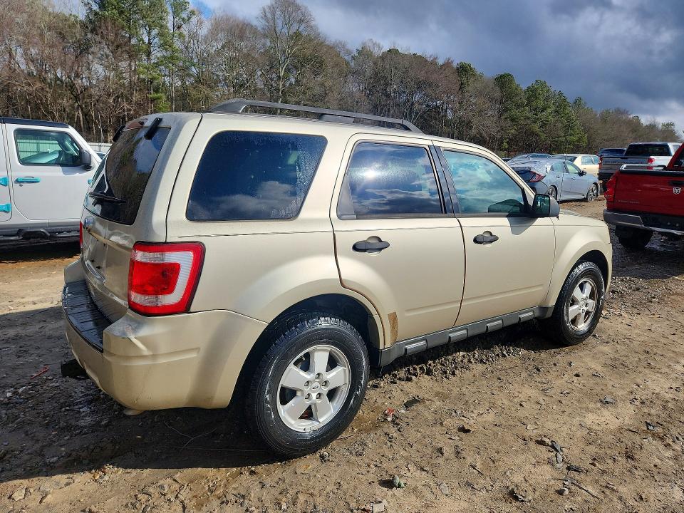 Photo 3 from auction – 2010 FORD ESCAPE XLT with VIN 1FMCU0D71AKB75917