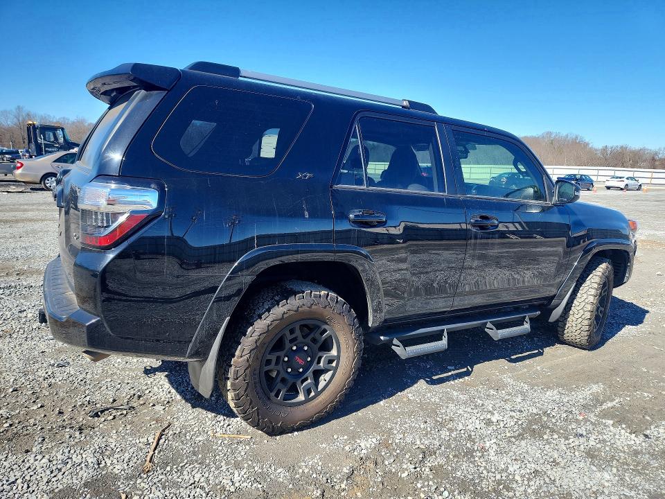 Photo 3 from auction – 2019 TOYOTA 4RUNNER with VIN JTEBU5JR2K5638386