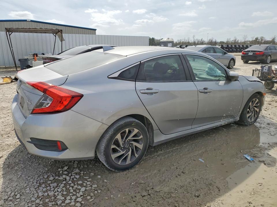 Photo 3 from auction – 2018 HONDA CIVIC with VIN 19XFC2F76JE012485