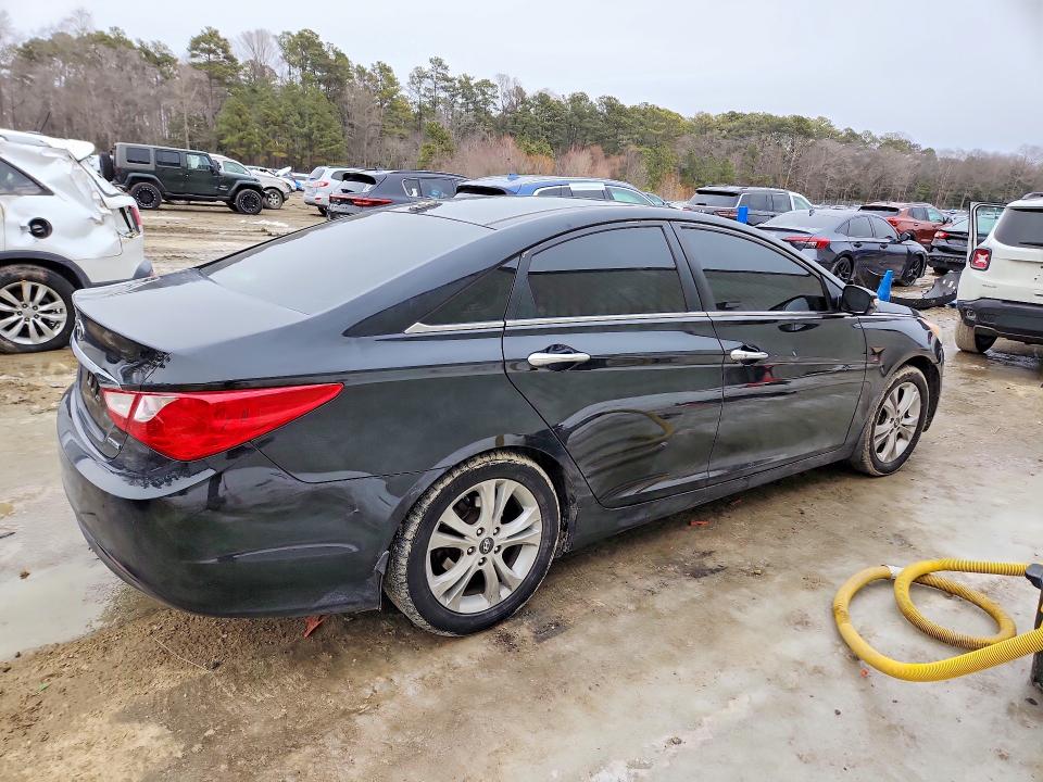 Photo 3 from auction – 2013 HYUNDAI SONATA with VIN 5NPEC4AC1DH714855