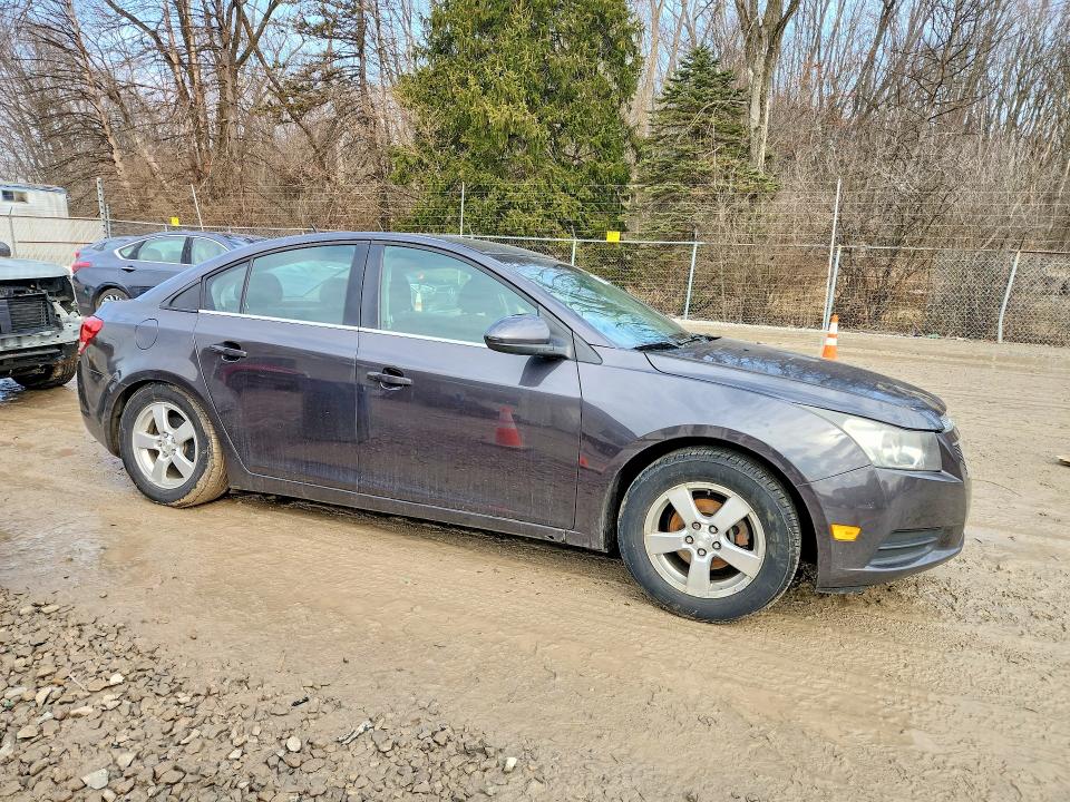 Photo 4 from auction – 2014 CHEVROLET CRUZE with VIN 1G1PC5SB5E7328927