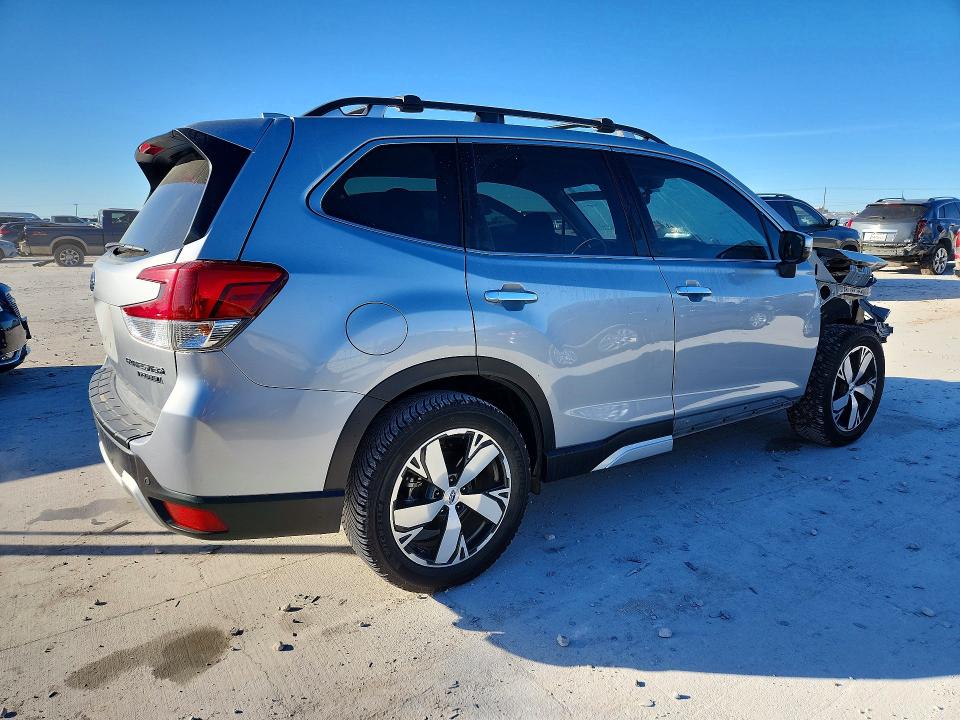 Photo 3 from auction – 2019 SUBARU FORESTER T with VIN JF2SKAWC4KH483055