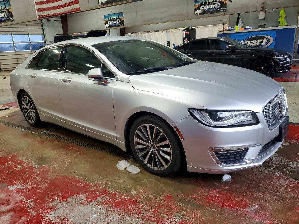 Photo 4 from auction – 2019 LINCOLN MKZ with VIN 3LN6L5C9XKR628932
