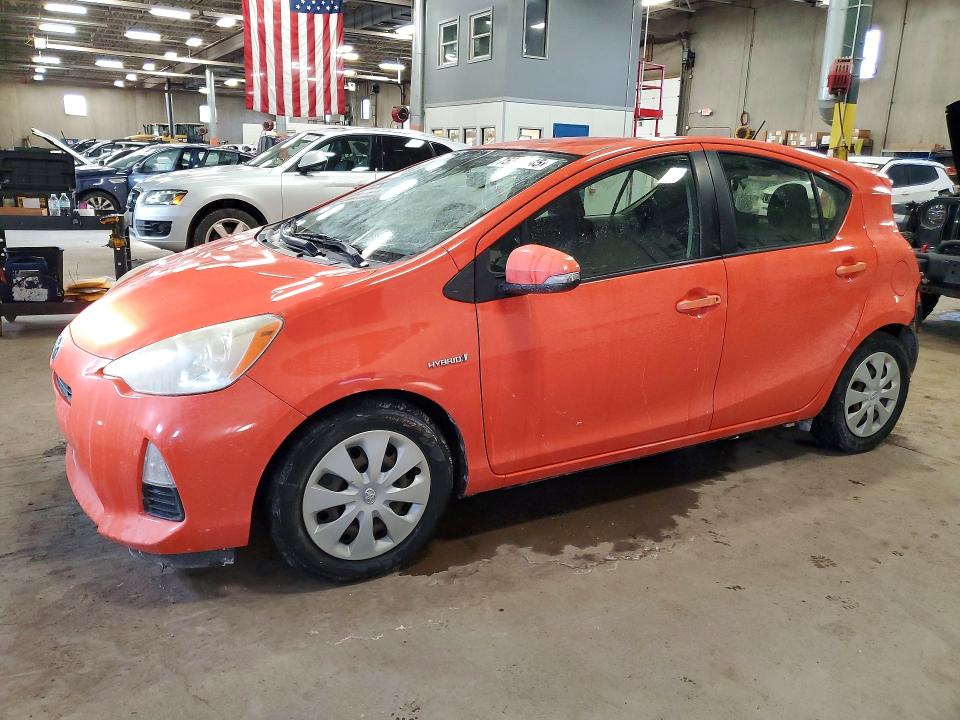 TOYOTA PRIUS C 2013 with VIN JTDKDTB34D1035503 - Photo from auction