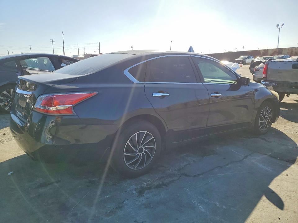 Photo 3 from auction – 2015 NISSAN ALTIMA 2.5 with VIN 1N4AL3AP6FC569957