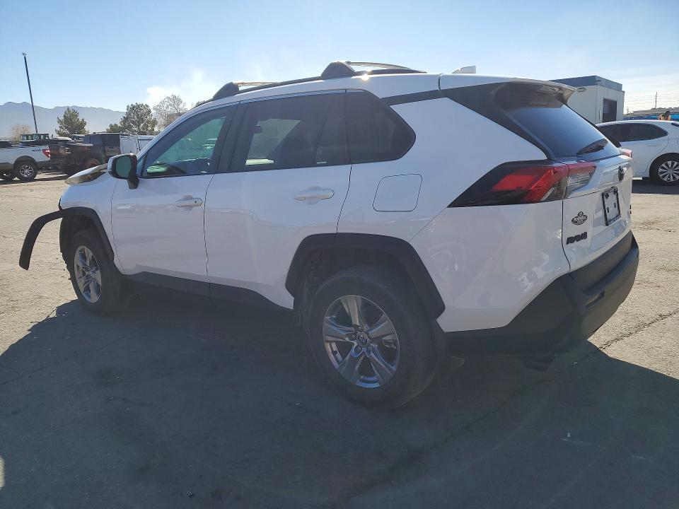 Photo 2 from auction – 2022 TOYOTA RAV4 XLE with VIN 2T3P1RFV7NC302800