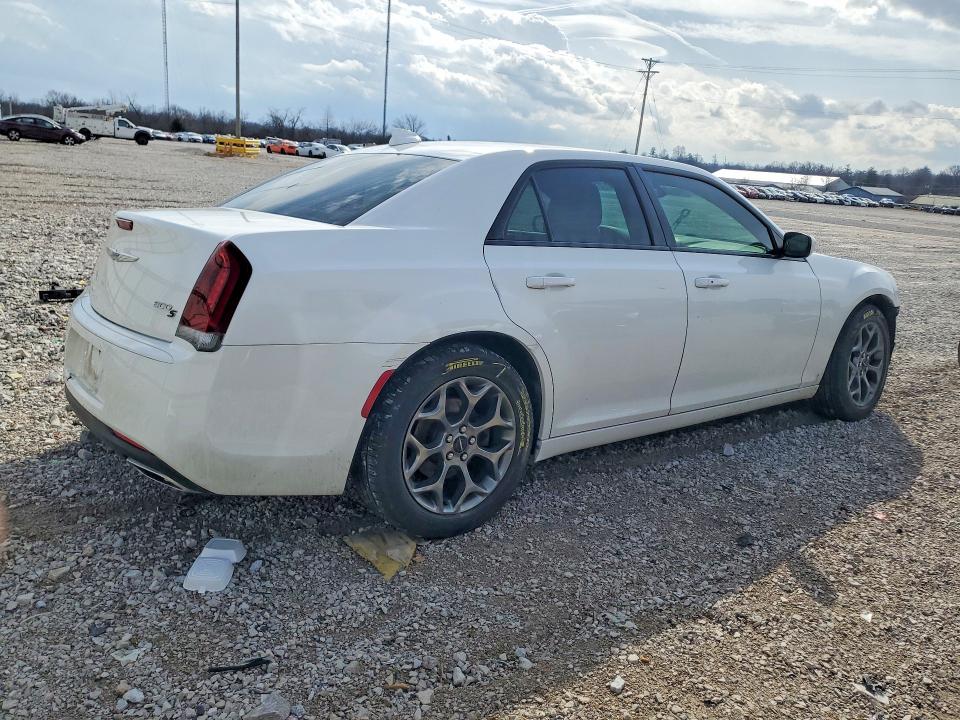 Photo 3 from auction – 2016 CHRYSLER 300 S with VIN 2C3CCAGG2GH148092