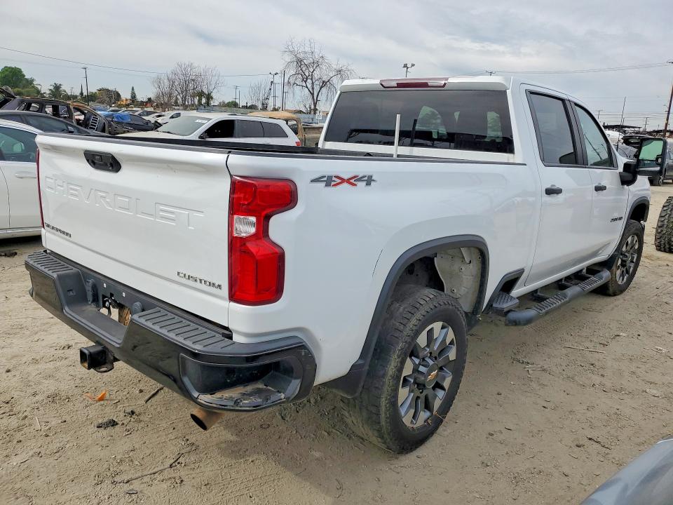 Photo 3 from auction – 2021 CHEVROLET SILVERADO with VIN 1GC4YME76MF164296
