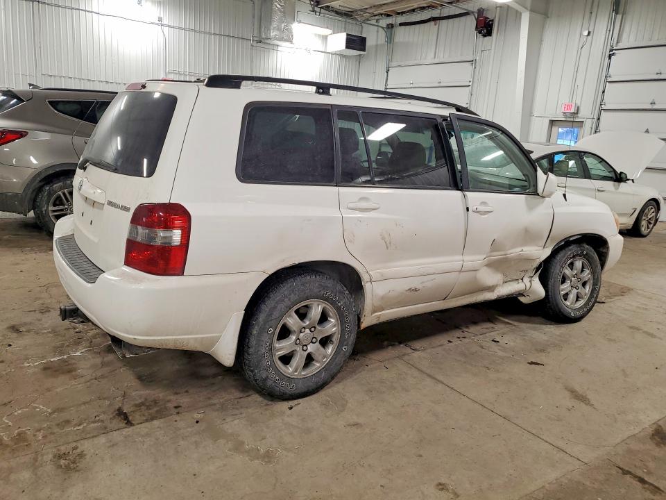 Photo 3 from auction – 2004 TOYOTA HIGHLANDER with VIN JTEGP21A740023080