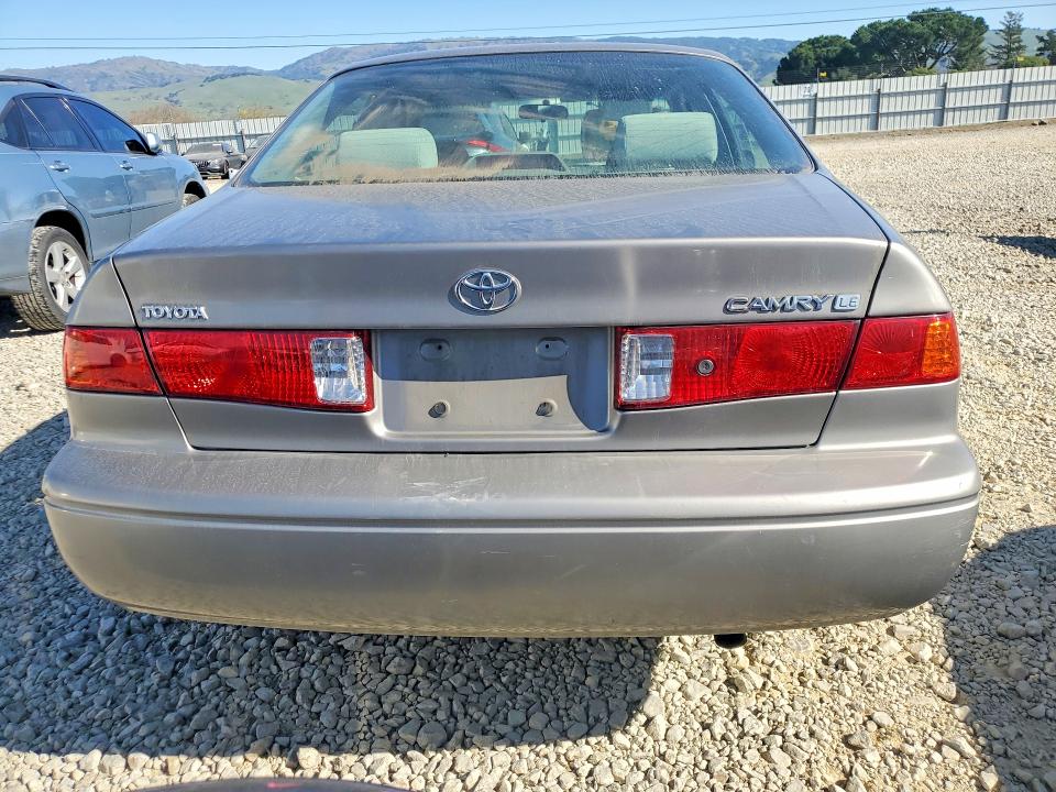 Photo 6 from auction – 2001 TOYOTA CAMRY with VIN 4T1BG22K21U074296