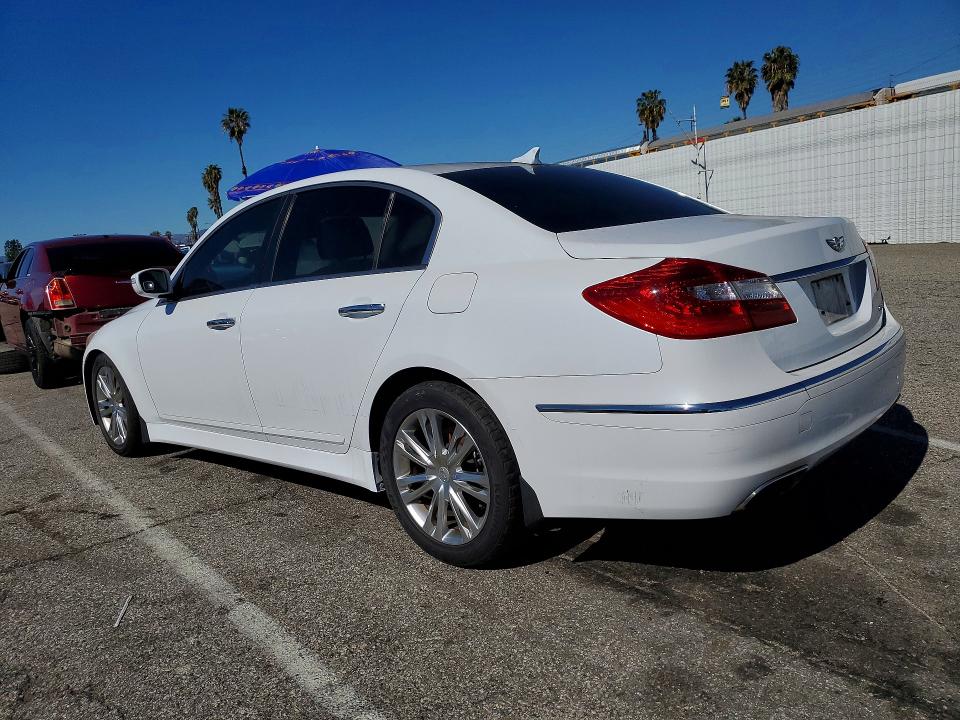 Photo 2 from auction – 2014 HYUNDAI GENESIS with VIN KMHGC4DD2EU260289