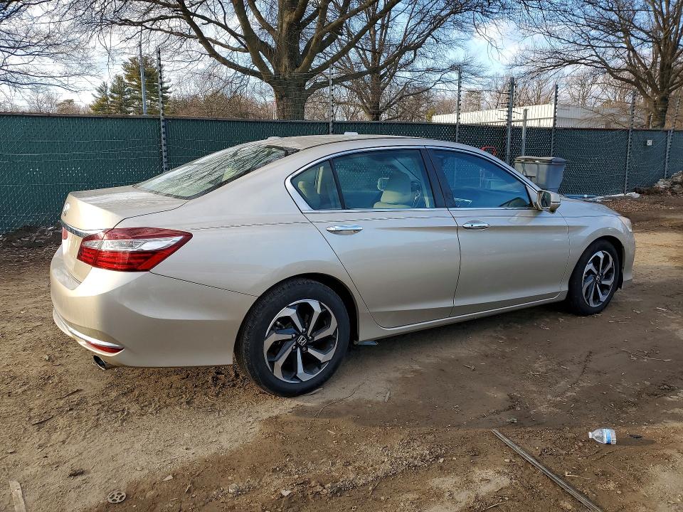 Photo 3 from auction – 2016 HONDA ACCORD with VIN 1HGCR2F83GA210724