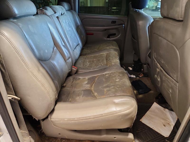 Photo 11 from auction – 2005 CHEVROLET SUBURBAN with VIN 3GNFK16Z05G215811