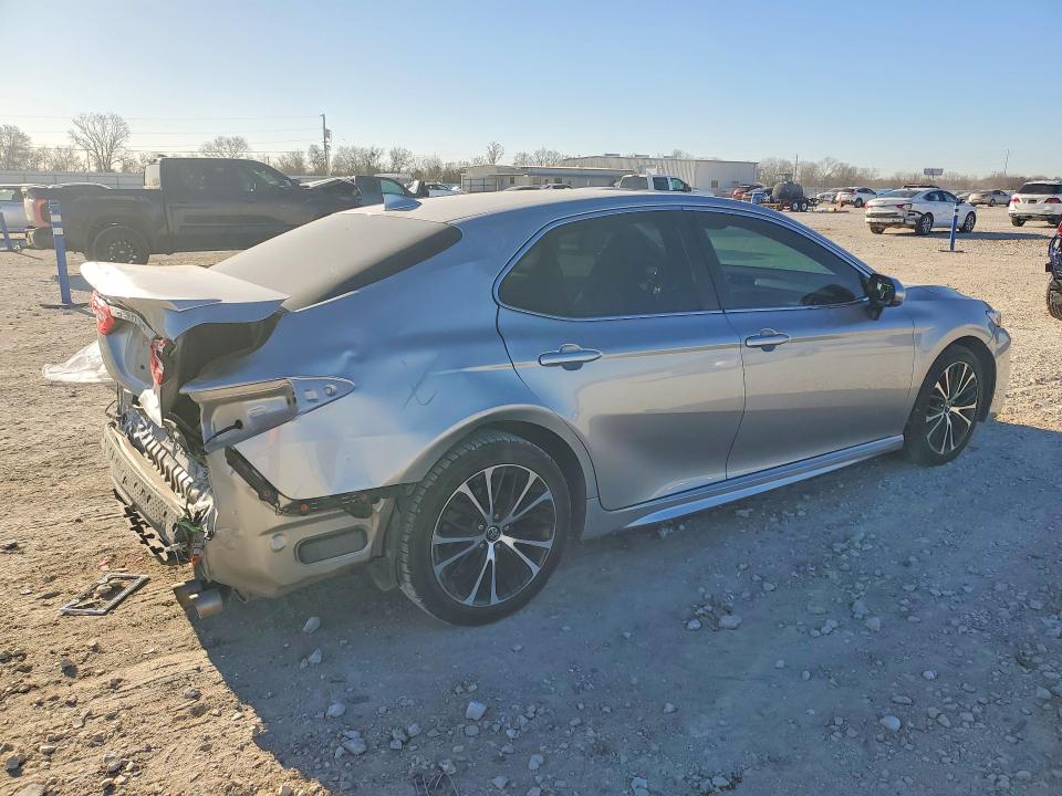 Photo 3 from auction – 2020 TOYOTA CAMRY with VIN 4T1G11AK2LU941492