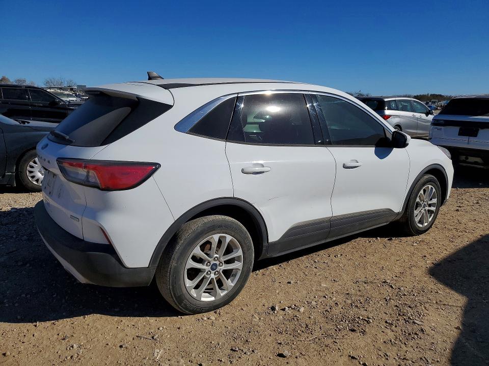 Photo 3 from auction – 2020 FORD ESCAPE SE with VIN 1FMCU0G69LUA86011