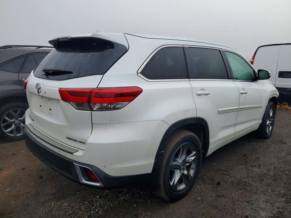 Photo 3 from auction – 2017 TOYOTA HIGHLANDER with VIN 5TDDZRFH5HS479405