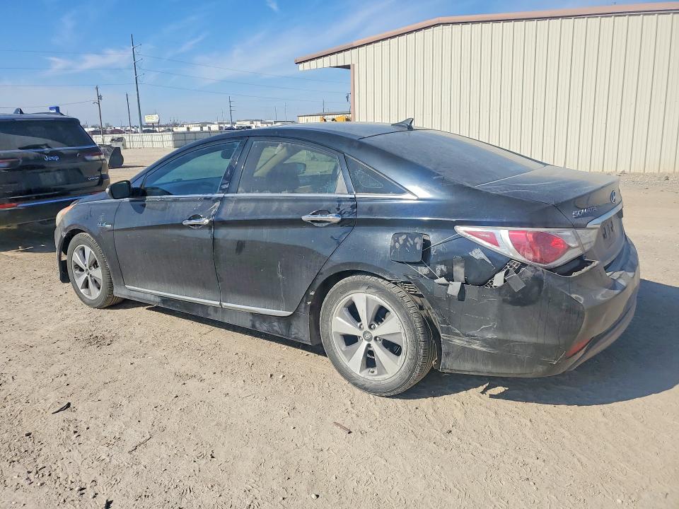 Photo 2 from auction – 2011 HYUNDAI SONATA with VIN KMHEC4A47BA010913