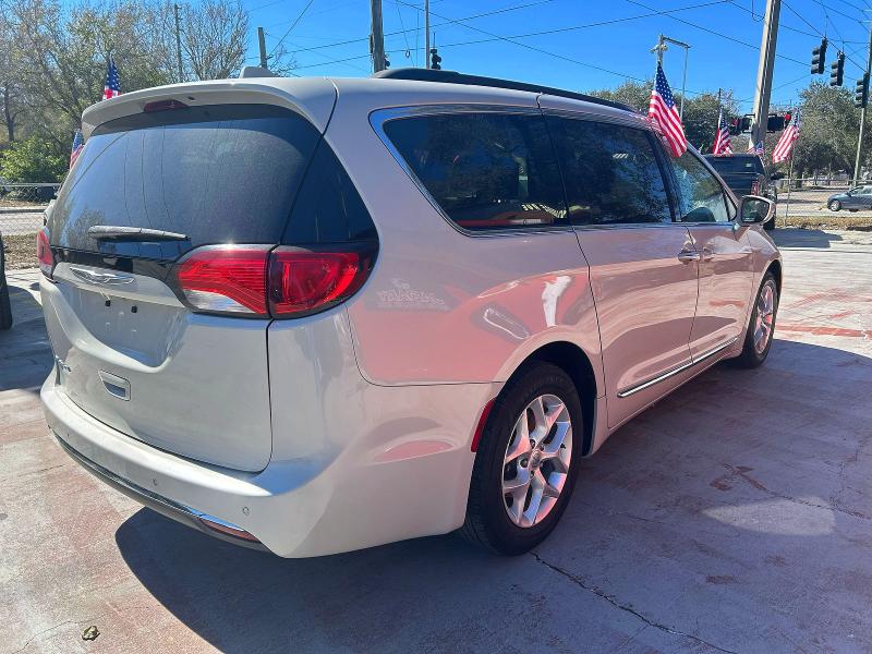 Photo 4 from auction – 2017 CHRYSLER PACIFICA with VIN 2C4RC1BG5HR676301