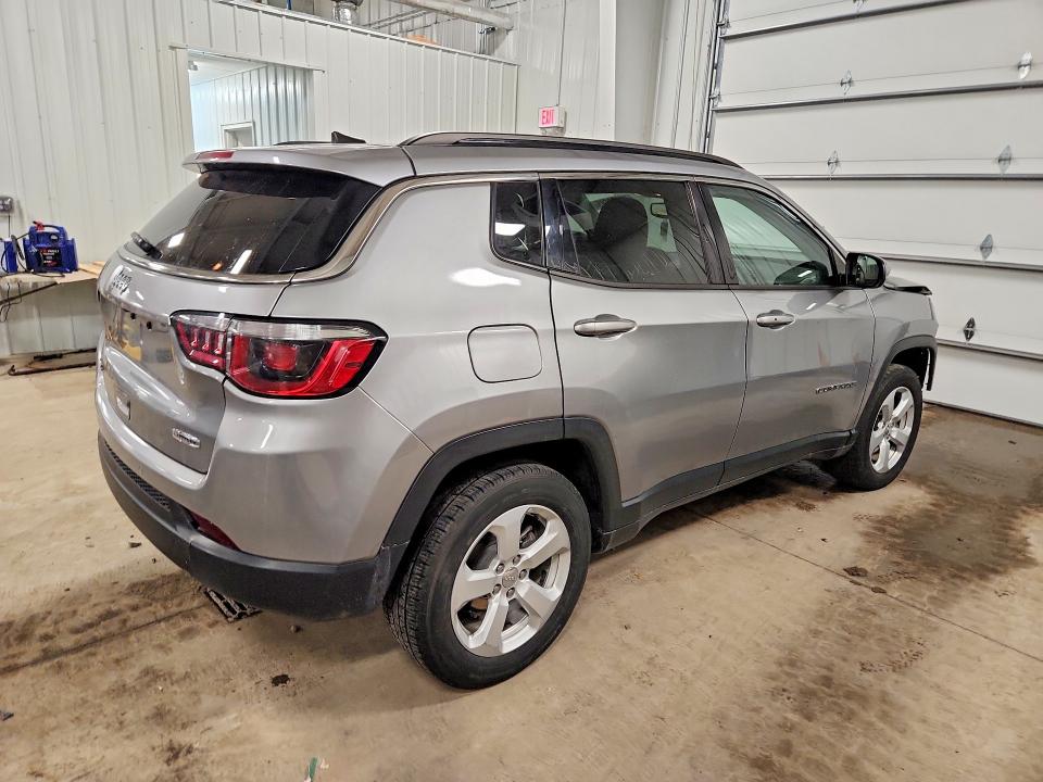 Photo 3 from auction – 2018 JEEP COMPASS with VIN 3C4NJDBB8JT336363