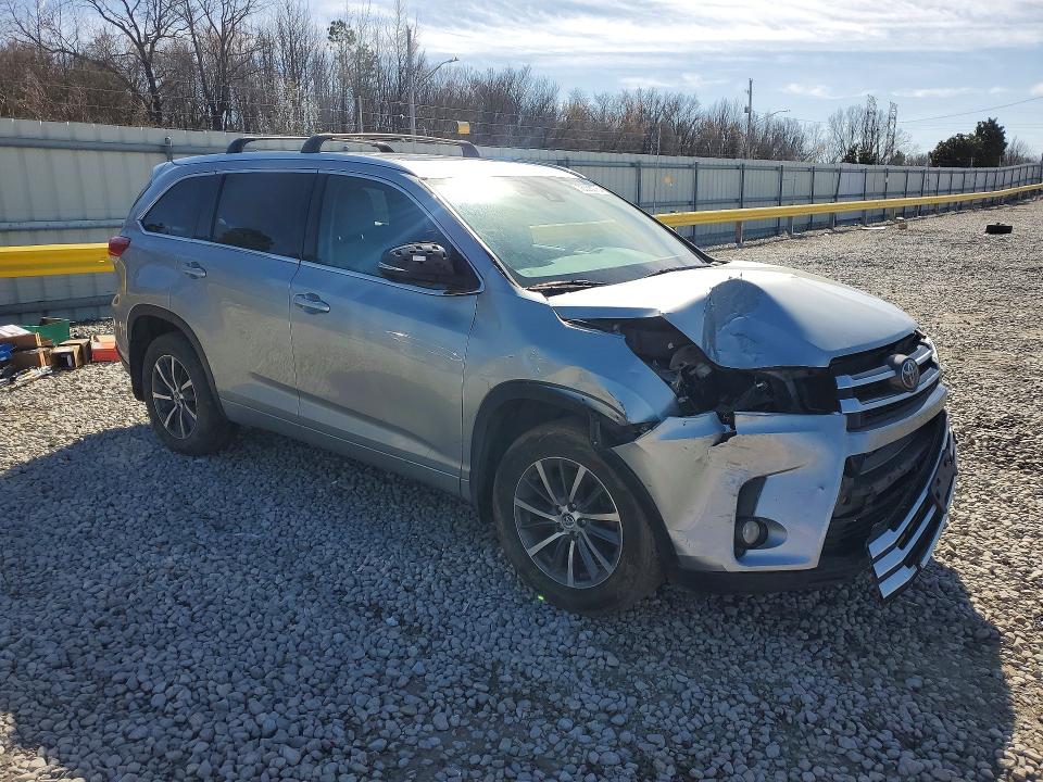 Photo 4 from auction – 2017 TOYOTA HIGHLANDER with VIN 5TDJZRFH9HS437290