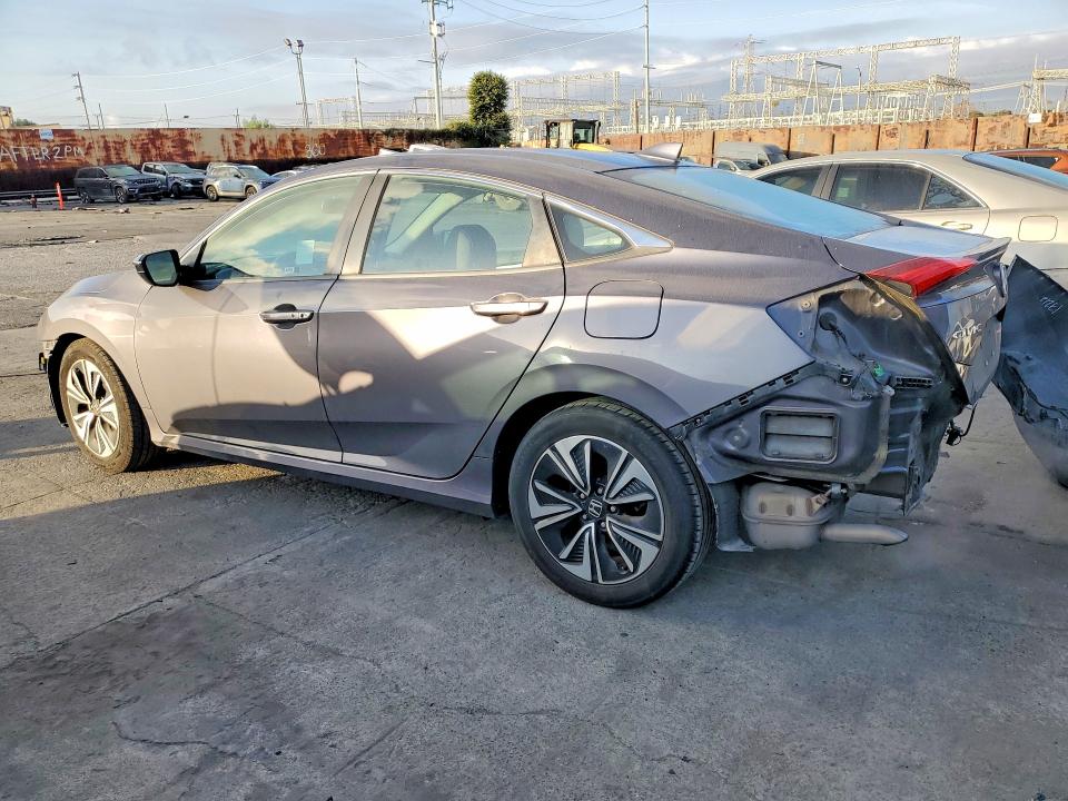 Photo 2 from auction – 2017 HONDA CIVIC with VIN 2HGFC1F74HH642290