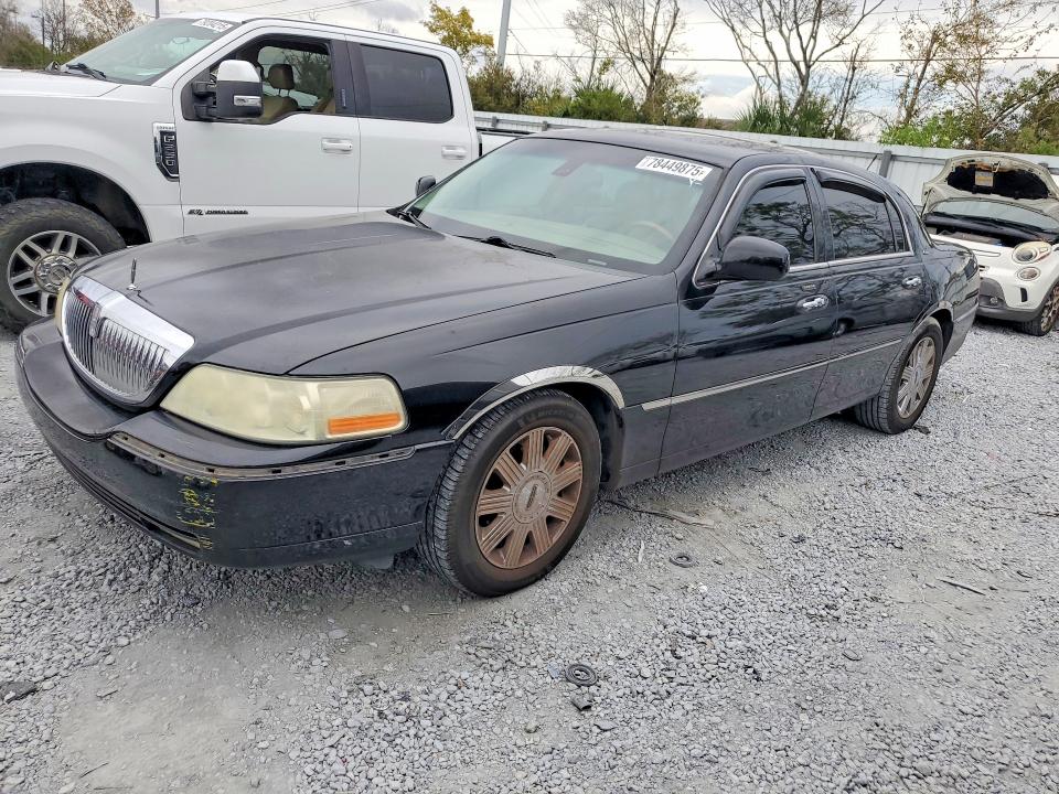 Photo 1 from auction – 2003 LINCOLN TOWN CAR with VIN 1LNHM83W13Y630827