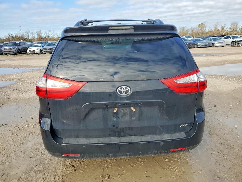Photo 6 from auction – 2016 TOYOTA SIENNA with VIN 5TDYK3DC2GS737839