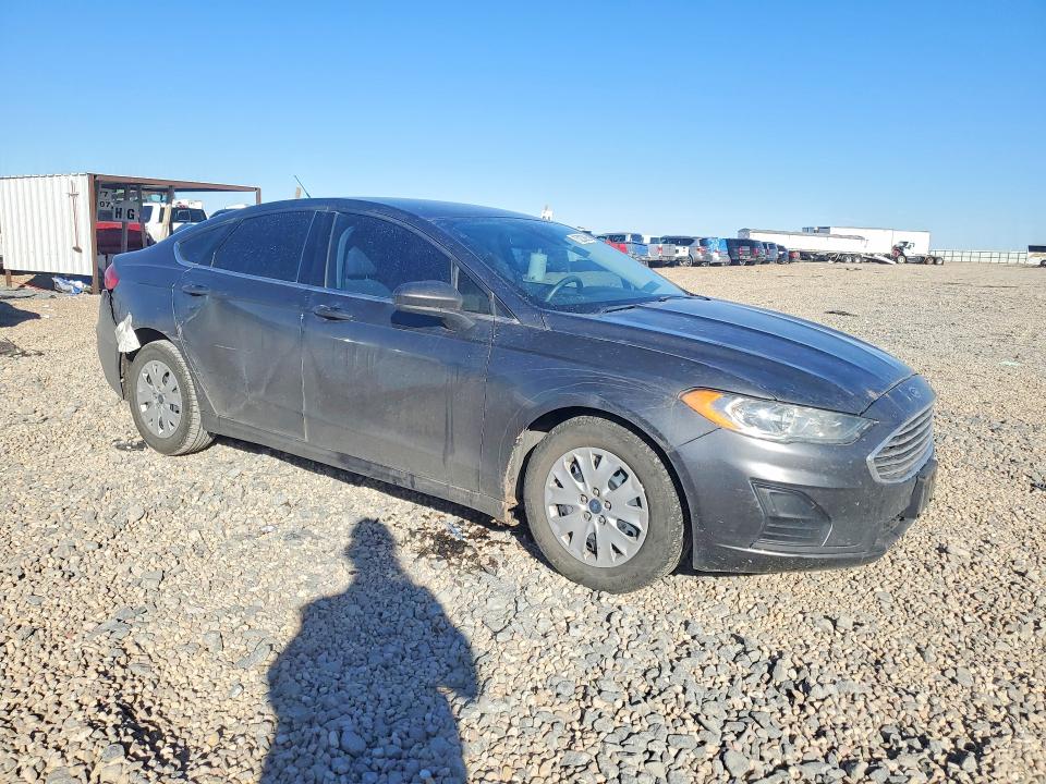 Photo 4 from auction – 2019 FORD FUSION S with VIN 3FA6P0G73KR282930