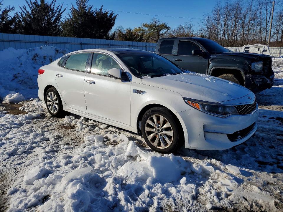 Photo 4 from auction – 2016 KIA OPTIMA EX with VIN 5XXGU4L39GG081153