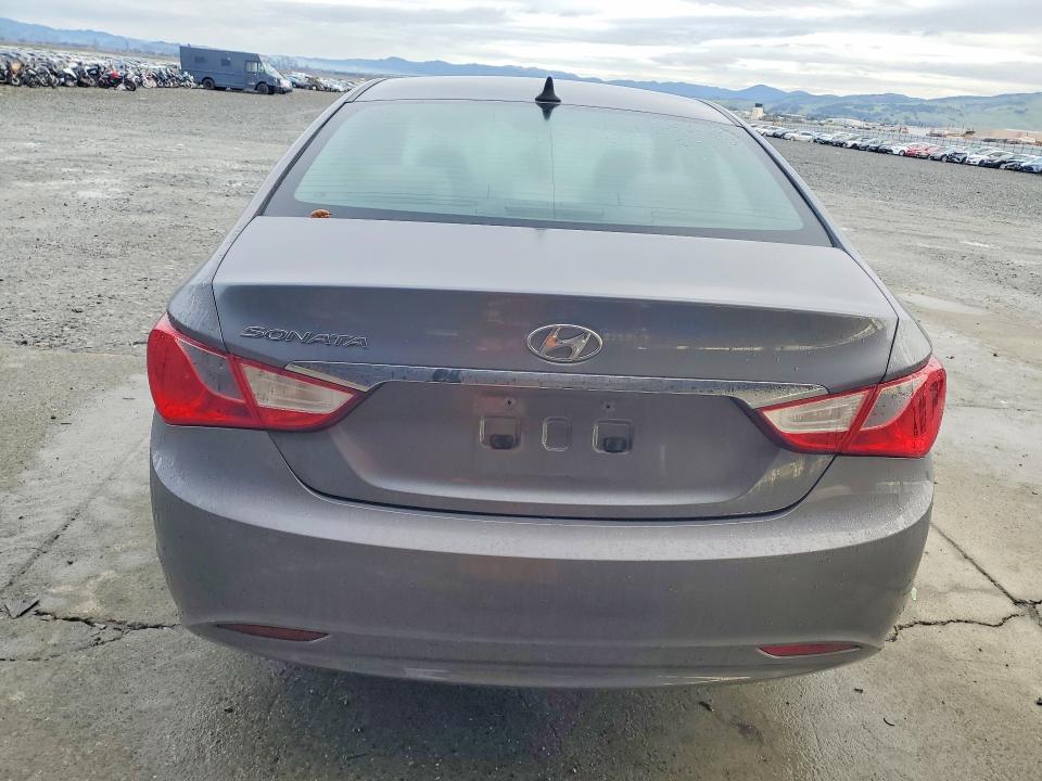 Photo 6 from auction – 2011 HYUNDAI SONATA with VIN 5NPEB4AC1BH181745