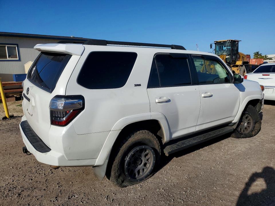 Photo 3 from auction – 2018 TOYOTA 4RUNNER SR with VIN JTEZU5JRXJ5188189