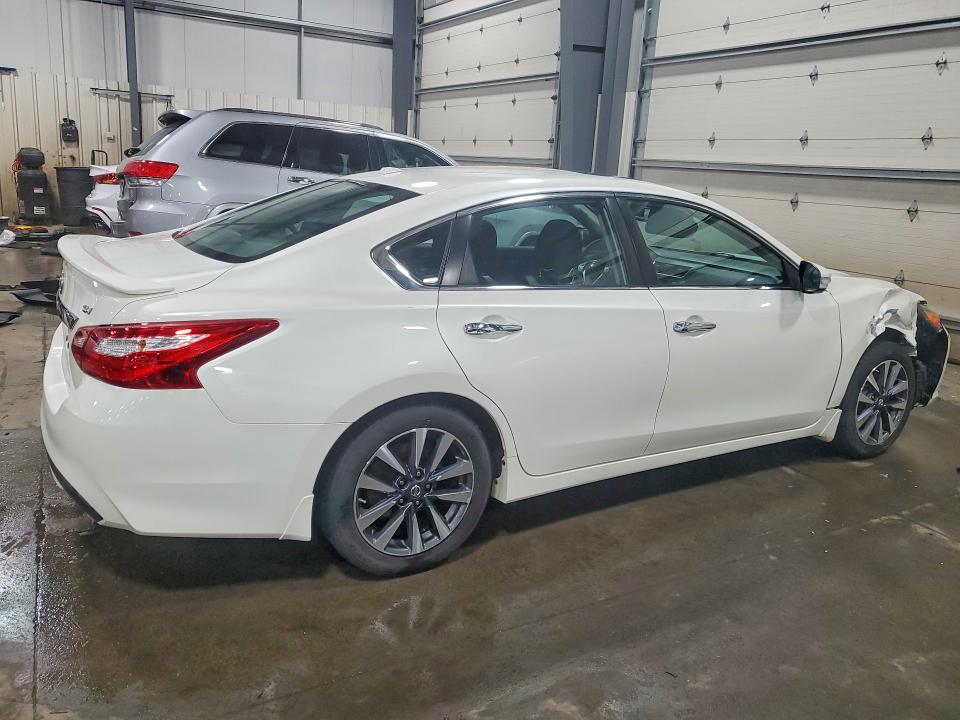 Photo 3 from auction – 2017 NISSAN ALTIMA with VIN 1N4AL3AP1HC285171