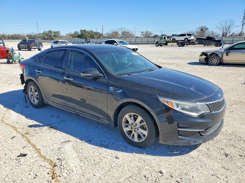 Photo 4 from auction – 2017 KIA OPTIMA with VIN 5XXGT4L31HG163656