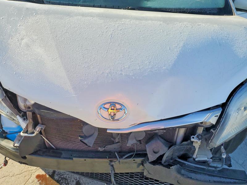 Photo 12 from auction – 2014 TOYOTA SIENNA XLE with VIN 5TDYK3DC9ES422677