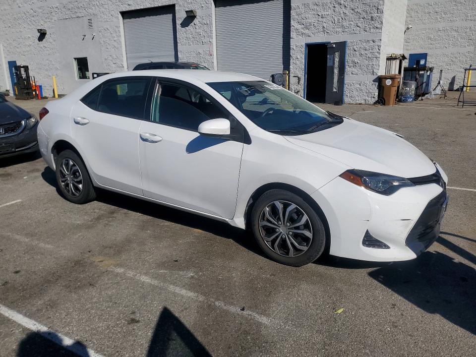 Zdjęcie 4 z aukcji – 2018 TOYOTA COROLLA z VIN 5YFBURHE8JP830475