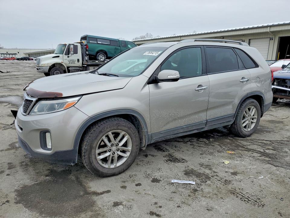 KIA SORENTO 2015 with VIN 5XYKT4A65FG586899 - Photo from auction