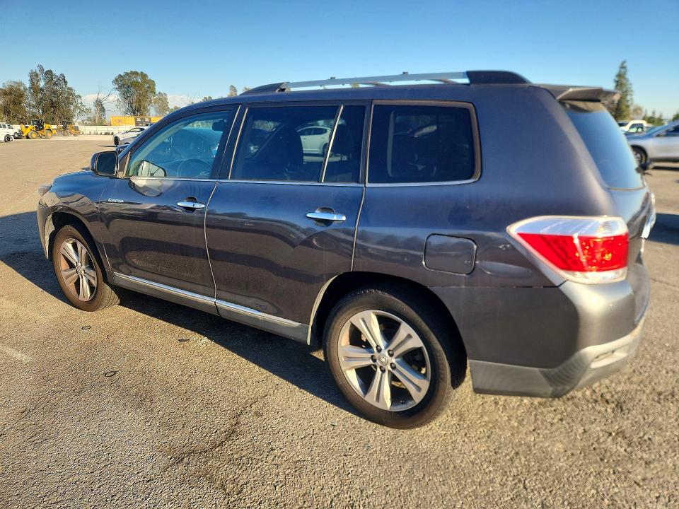 Фото 2 с аукциона – 2013 TOYOTA HIGHLANDER с VIN 5TDDK3EH3DS222742