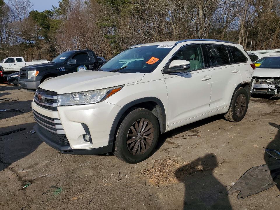TOYOTA HIGHLANDER 2018 z numerem VIN 5TDKZRFH9JS542664 - Zdjęcie z aukcji
