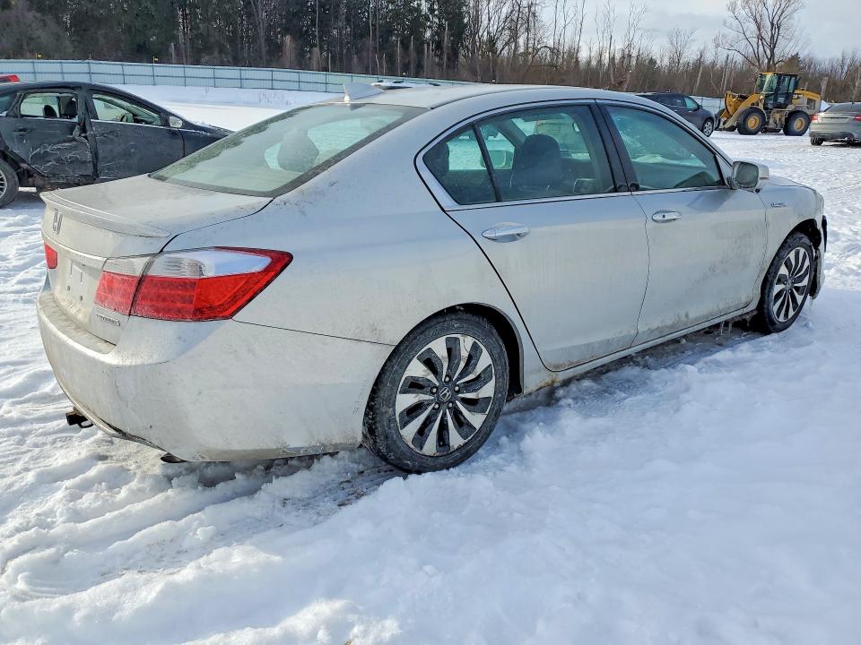 Photo 3 from auction – 2015 HONDA ACCORD with VIN 1HGCR6F30FA000365