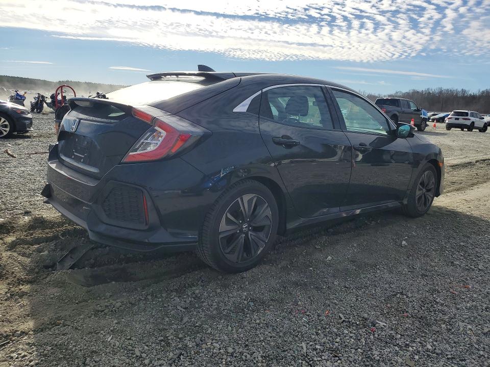 Photo 3 from auction – 2017 HONDA CIVIC with VIN SHHFK7H53HU207104