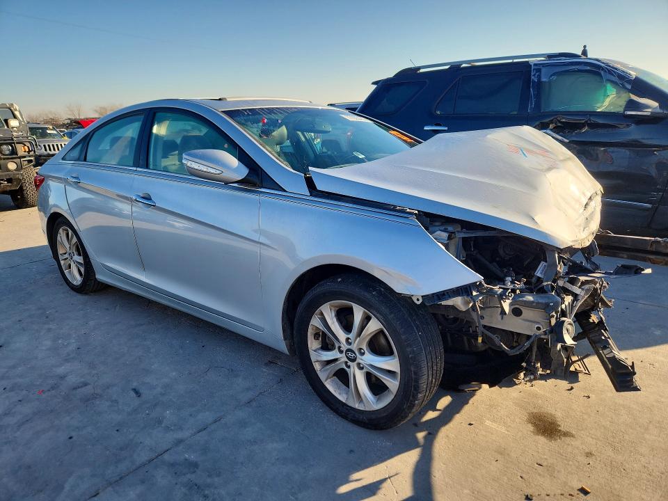 Photo 4 from auction – 2011 HYUNDAI SONATA with VIN 5NPEC4AC7BH233408