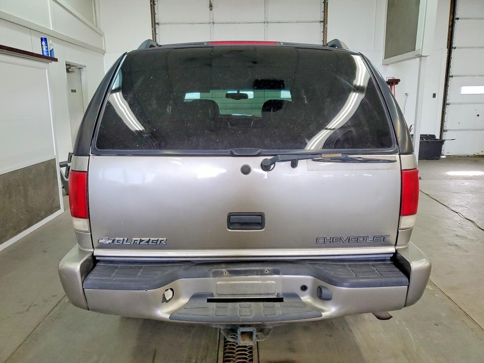 Photo 6 from auction – 2000 CHEVROLET BLAZER with VIN 1GNDT13W0Y2115686