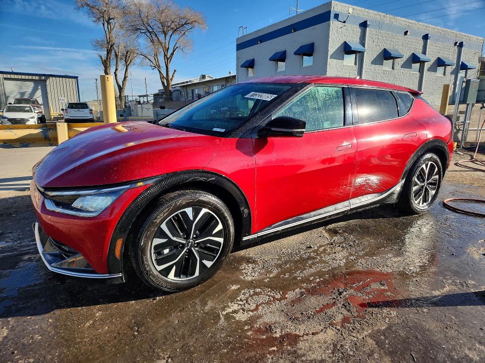 KIA EV6 LIGHT 2023 con VIN KNDC34LA1P5157615 - Foto de la subasta