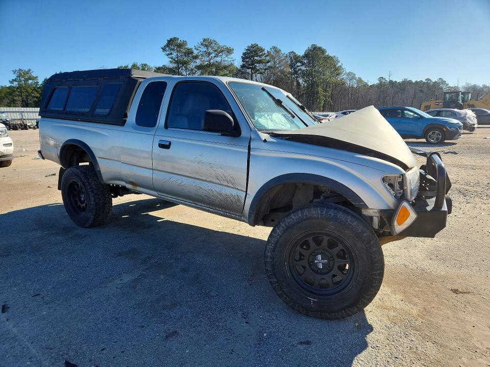 Photo 4 from auction – 2000 TOYOTA TACOMA with VIN 4TAWN72N3YZ672392
