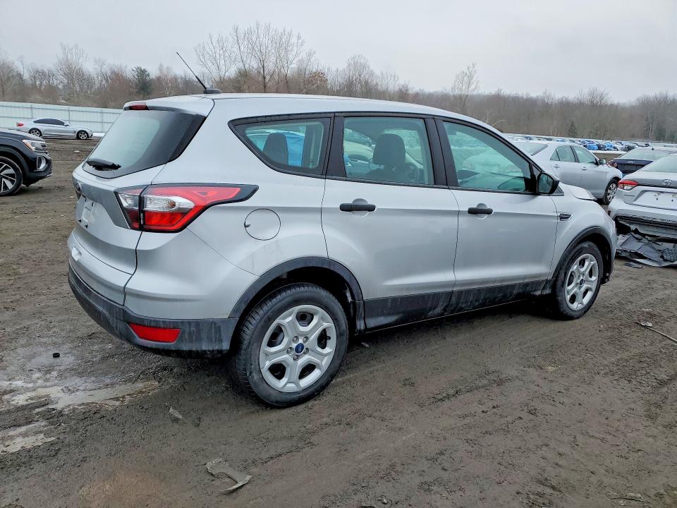 Photo 3 from auction – 2017 FORD ESCAPE with VIN 1FMCU0F78HUA07123